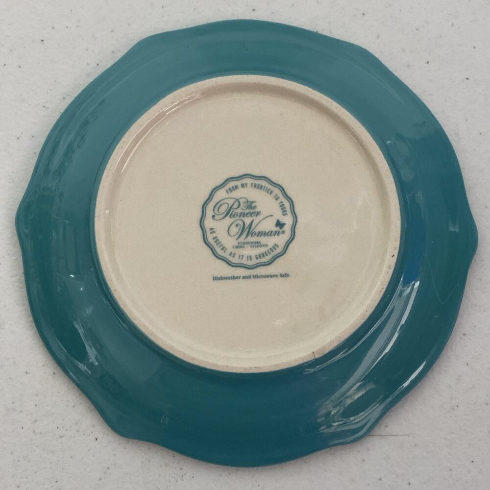 Pioneer Woman Christmas Dog And Roses Appetizer Dessert Pie Plate 6.5 Inches - Picture 2 of 4